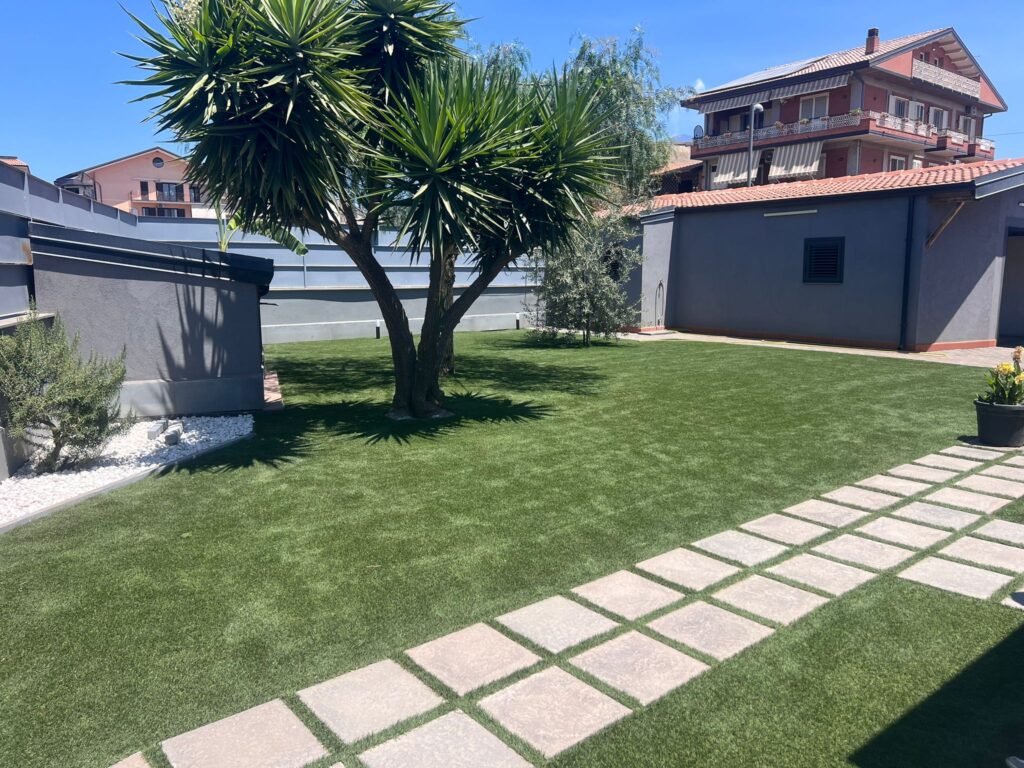 Villa privata ad Adrano con erba sintetica Mondialgreen